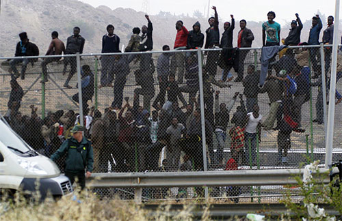 Más de 600 inmigrantes consiguen cruzar la valla en Ceuta